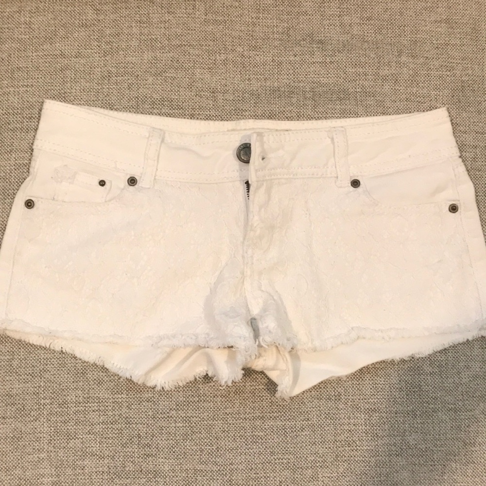 1st Kiss white lace short short